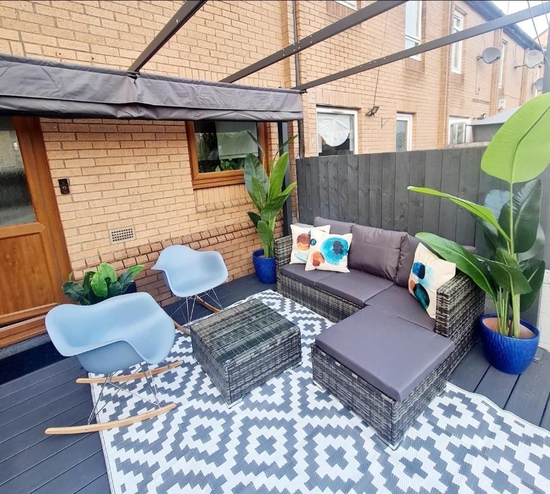 Bright 3Br Walking Distance To Town - Free Parking Apartment Glasgow Exterior photo